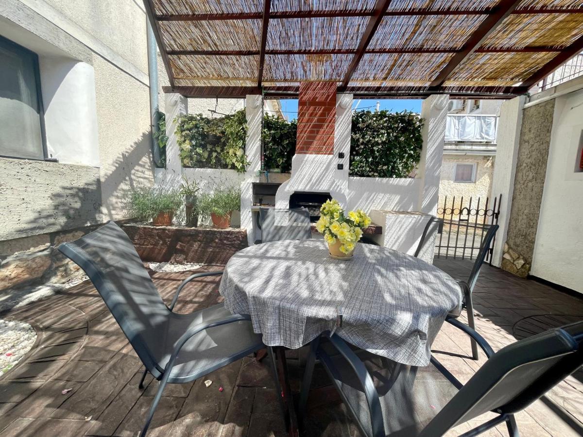 Apartment Mila With Jacuzzi Spa Pula Dış mekan fotoğraf